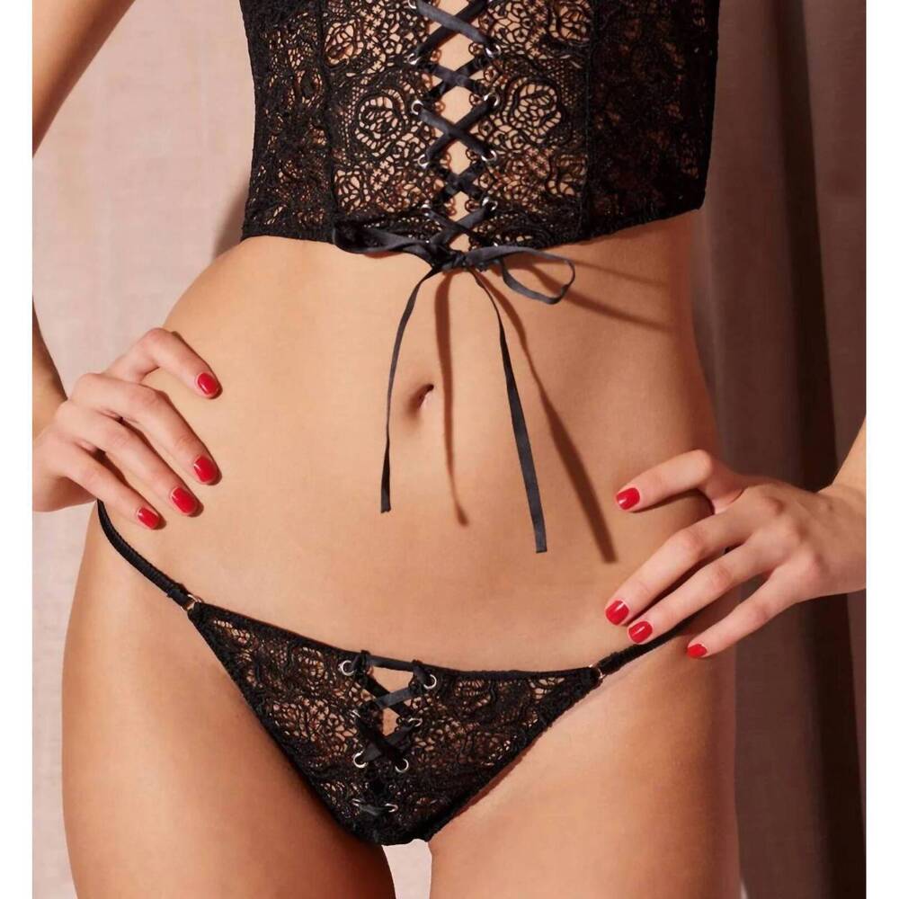 NEW FLEUR DU MAL grommet embroidery g-string panties in black